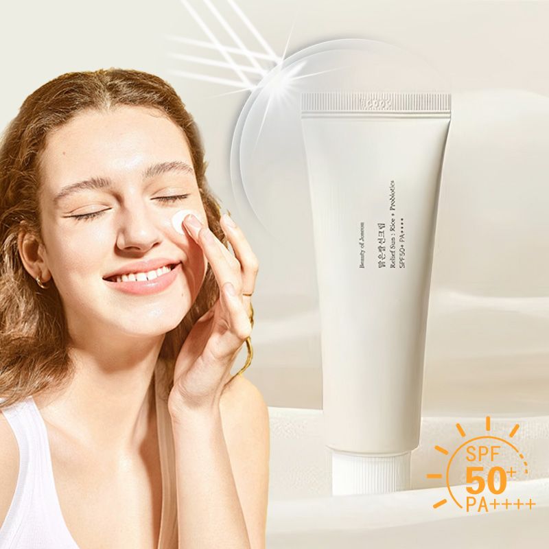 Hydrerande och ljusnande solskyddsmedel SPF50 PA++++